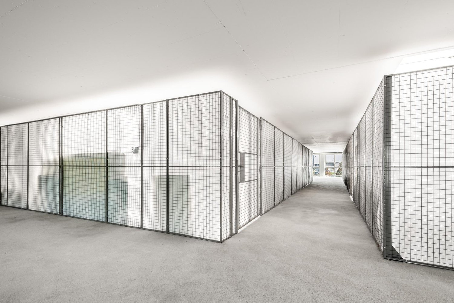 100m² storage room, photo 2 of 7