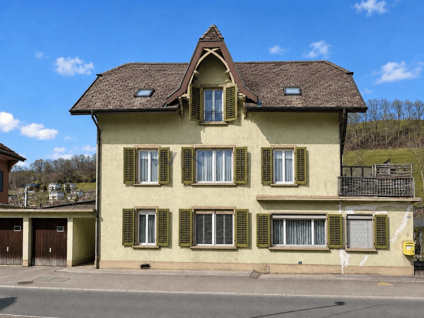14 ½ rooms multi family house