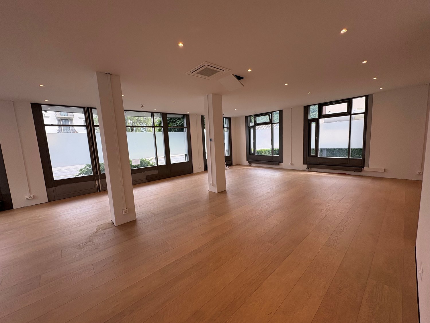95m² commercial