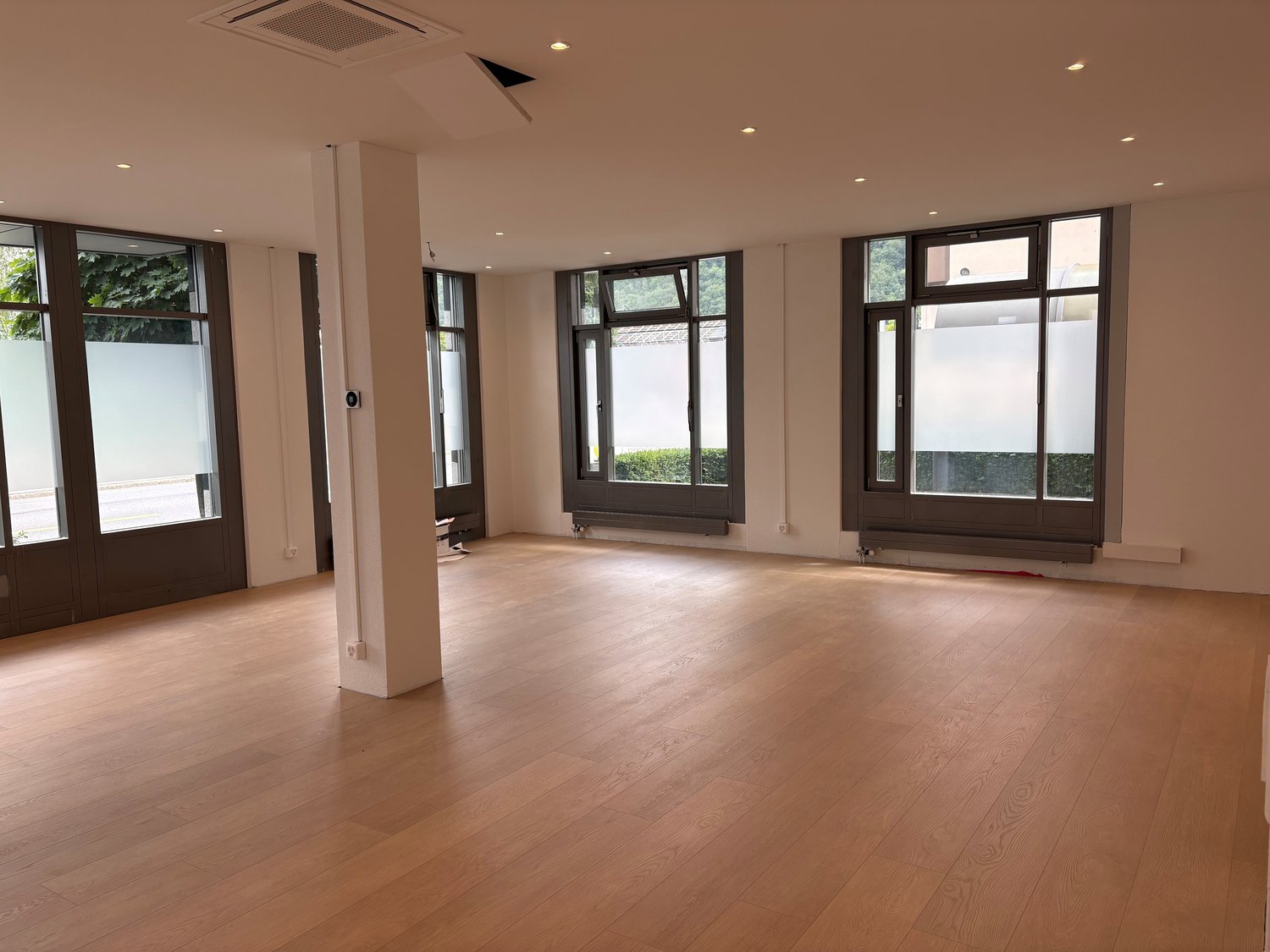 95m² commercial