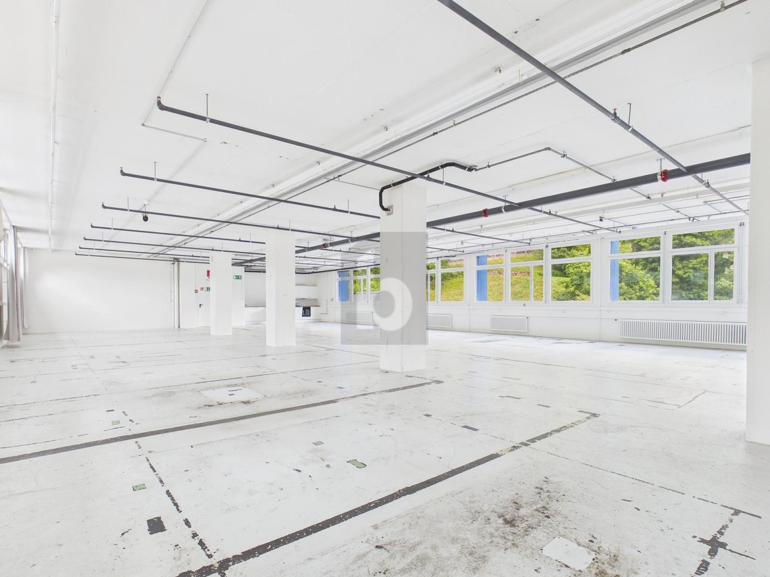 605m² industrial object, photo 2 of 4