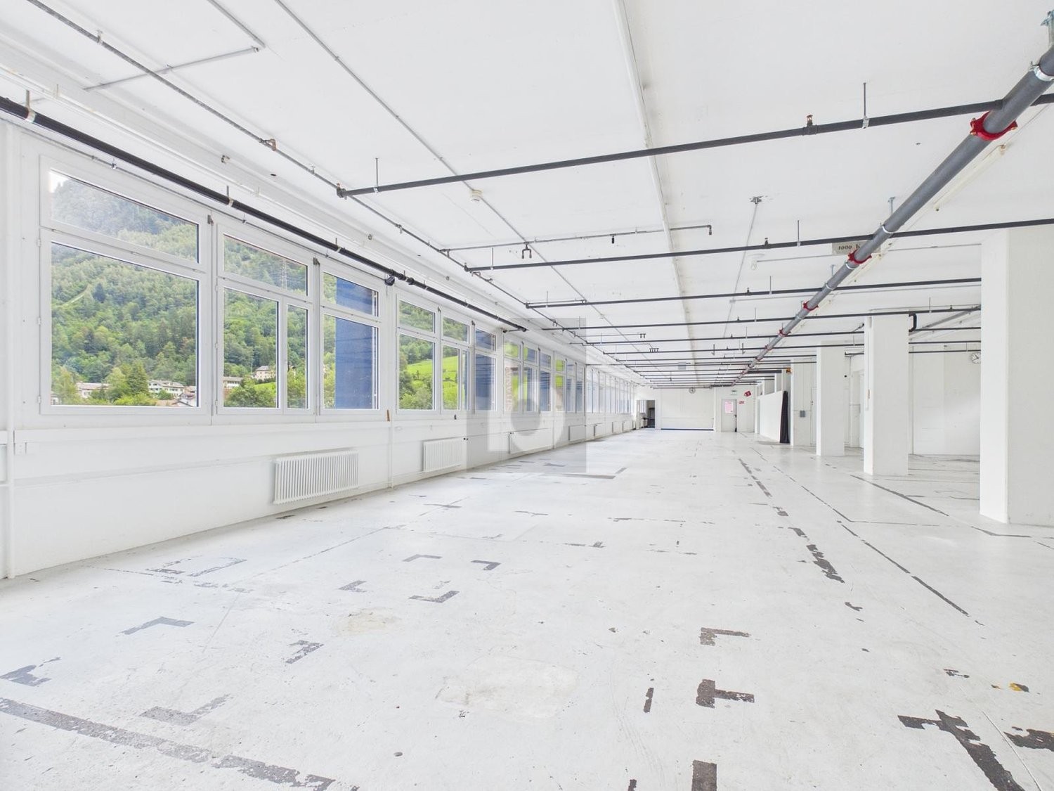 605m² industrial object, photo 1 of 4