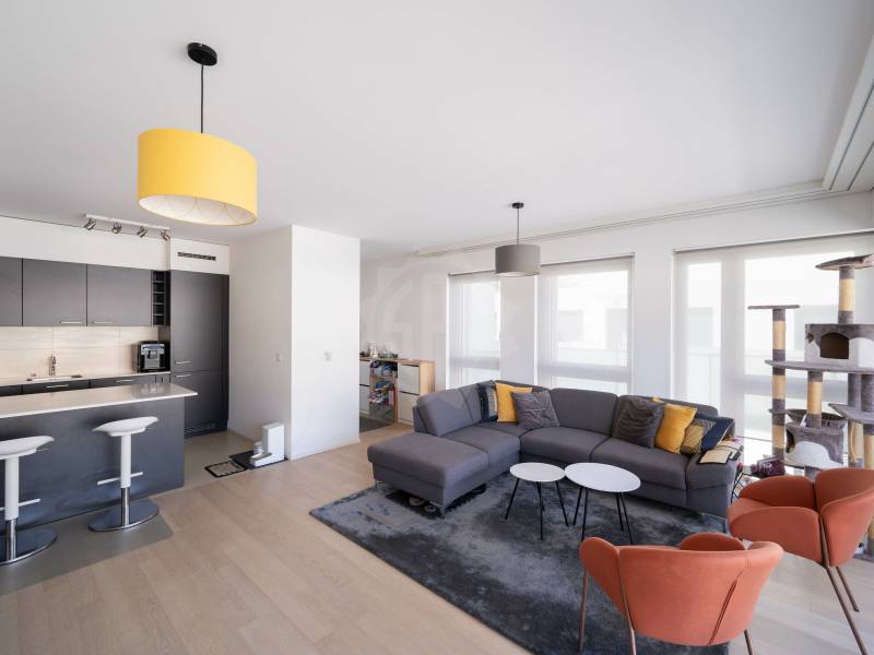 5 rooms apartment