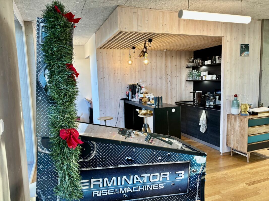 360m² office, photo 7 of 10