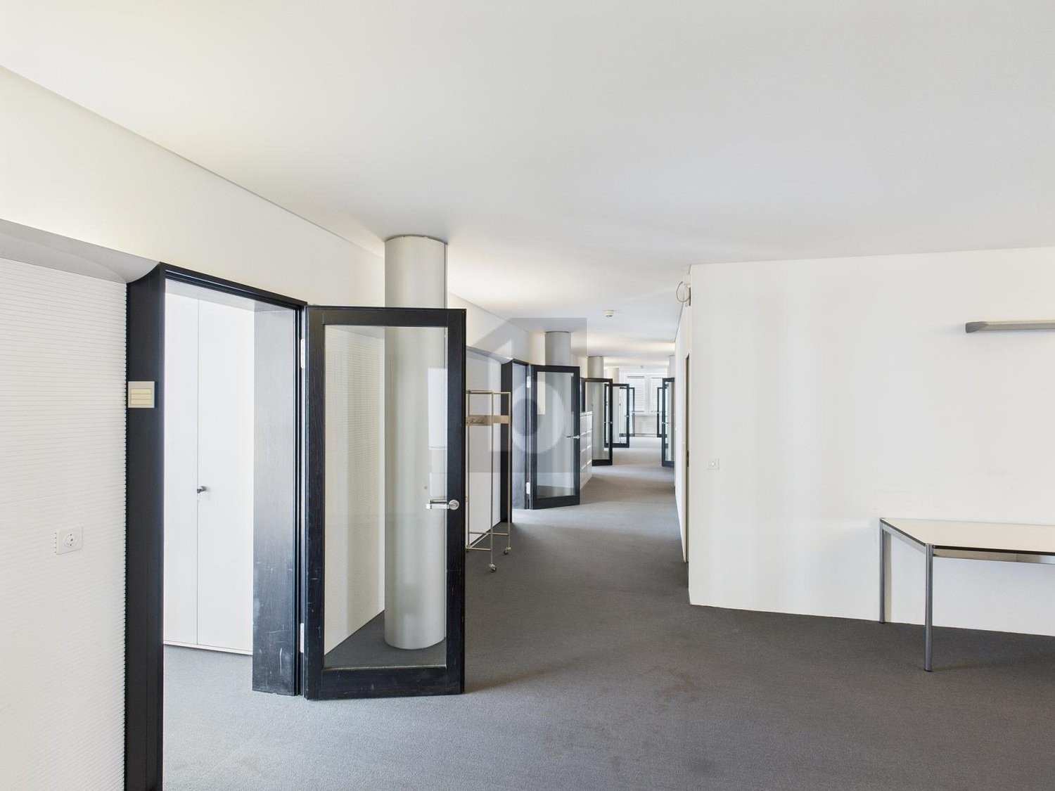 940m² office, photo 2 of 4