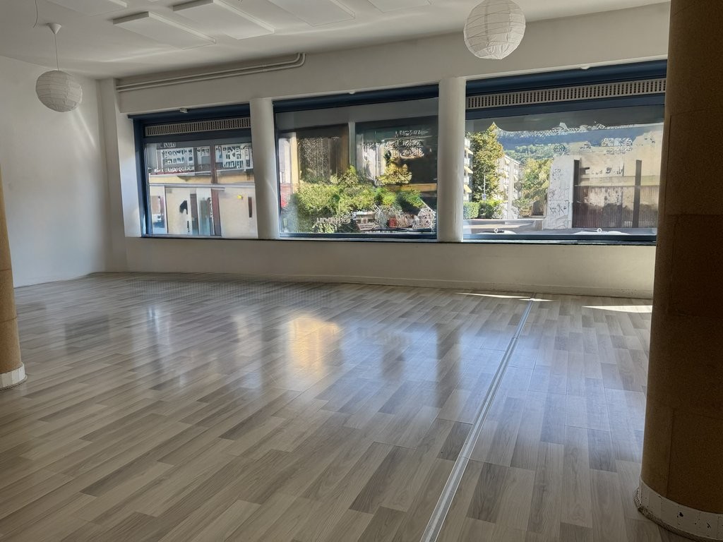 100m² commercial, photo 1 of 7