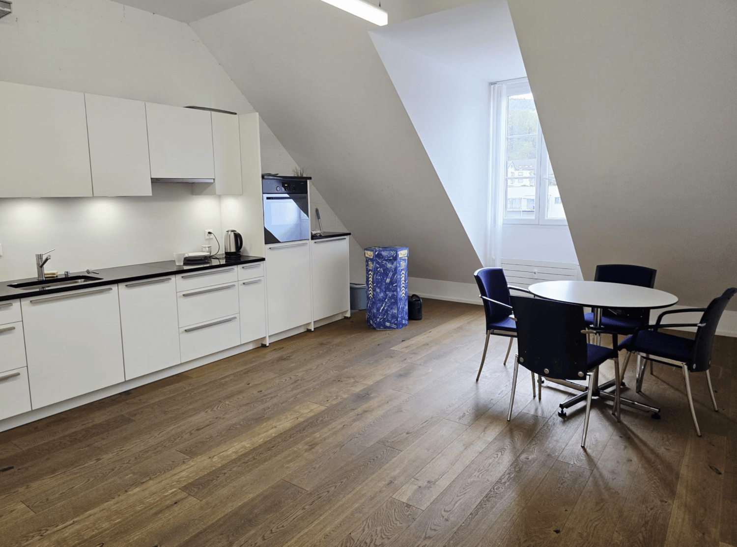 Office, photo 6 of 7