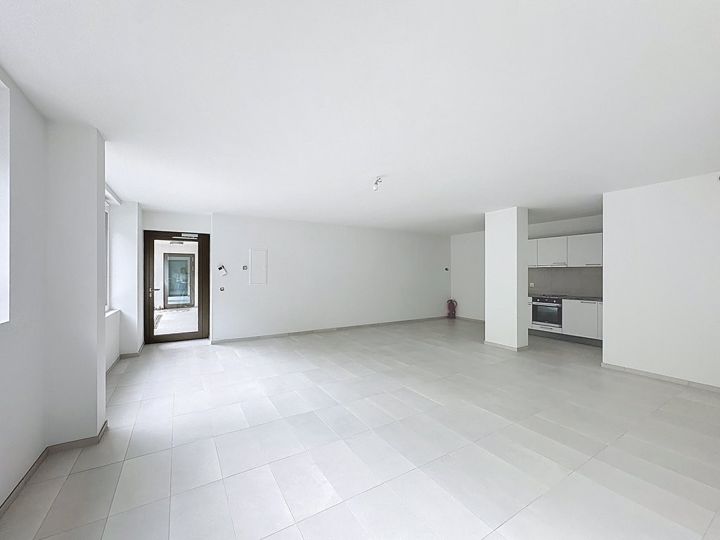 54m² shop, photo 1 of 9