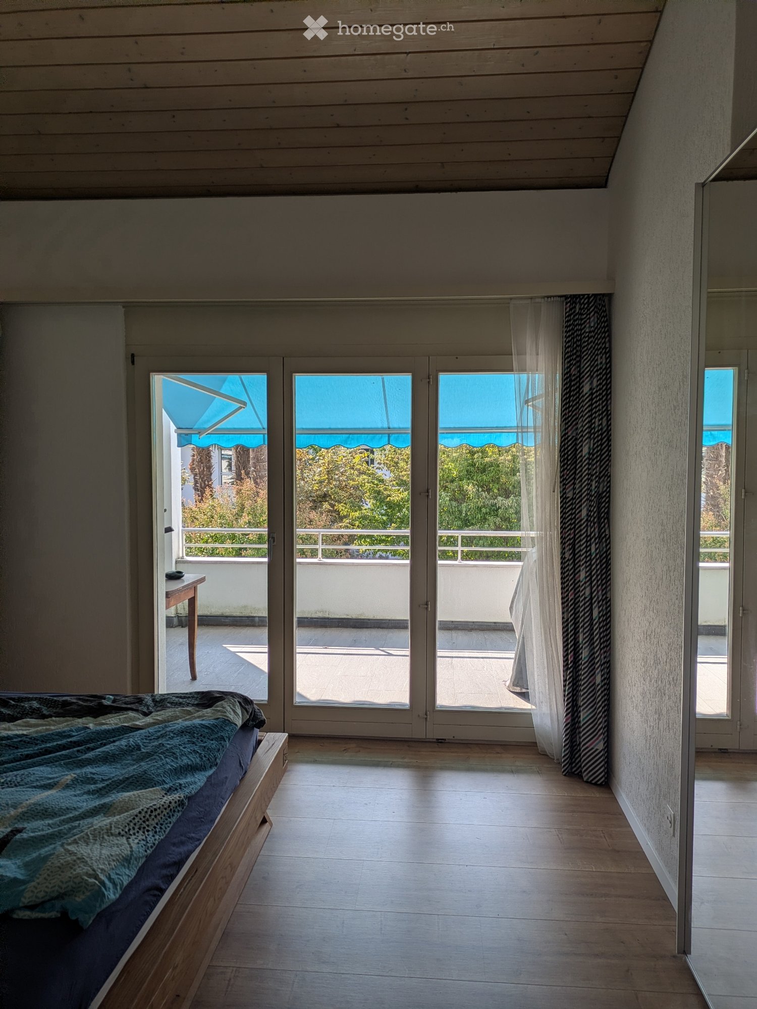 Appartement de 3 ½ pièces

Je cherche un repreneur pour un splendide appartement de 100m2 à Caslano composé de :
- Salon avec cheminée
- 2 chambres
- 2 salles de bain
- 1 buanderie avec colonne lave-linge séchante
- 2 places de parc couvertes
- Balcon

L'appartement se situe à 5 minutes à pied des é
