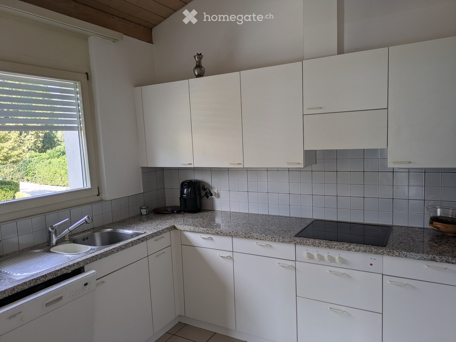 Appartement de 3 ½ pièces

Je cherche un repreneur pour un splendide appartement de 100m2 à Caslano composé de :
- Salon avec cheminée
- 2 chambres
- 2 salles de bain
- 1 buanderie avec colonne lave-linge séchante
- 2 places de parc couvertes
- Balcon

L'appartement se situe à 5 minutes à pied des é