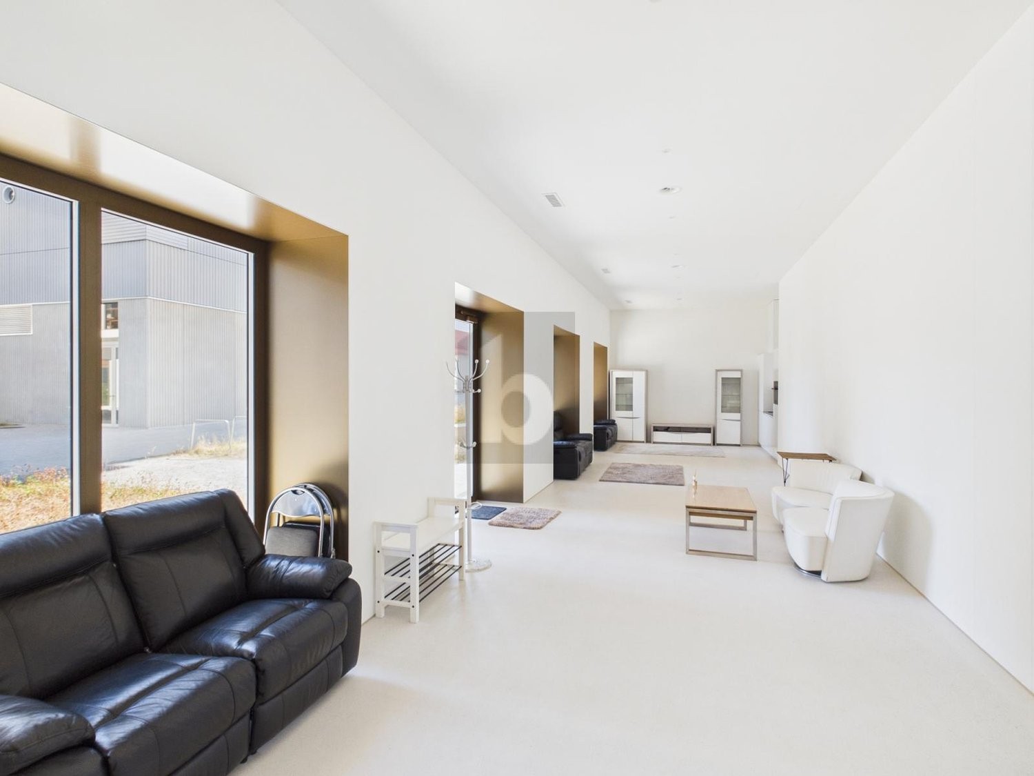 61m² office, photo 1 of 4