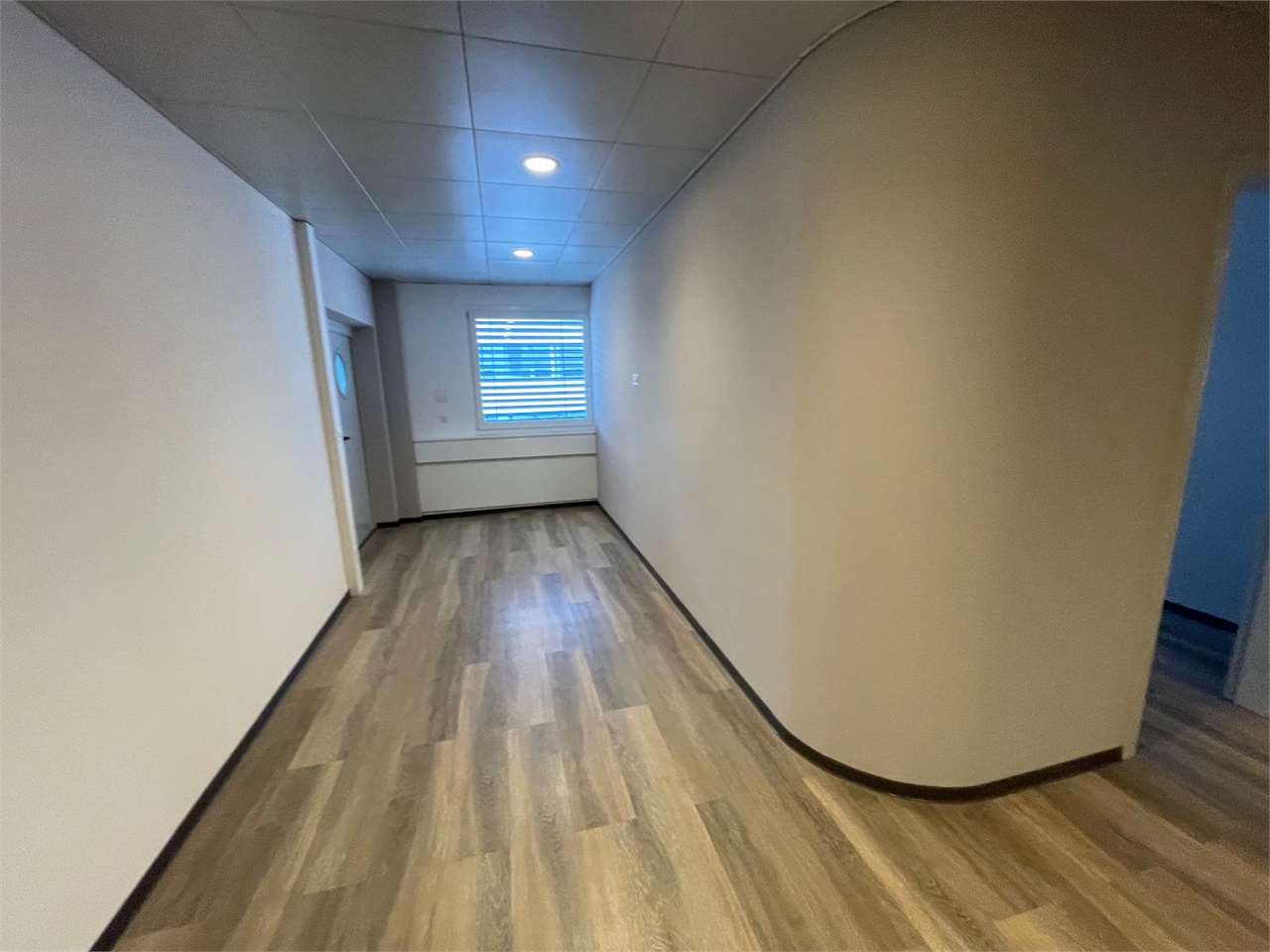 Office, photo 4 of 9