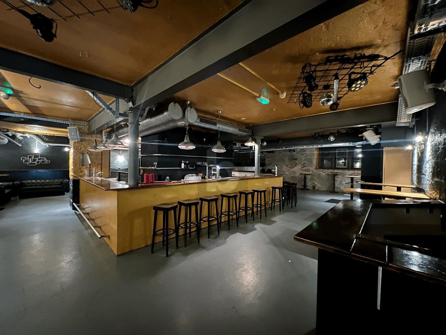 180m² restaurant, photo 2 of 4