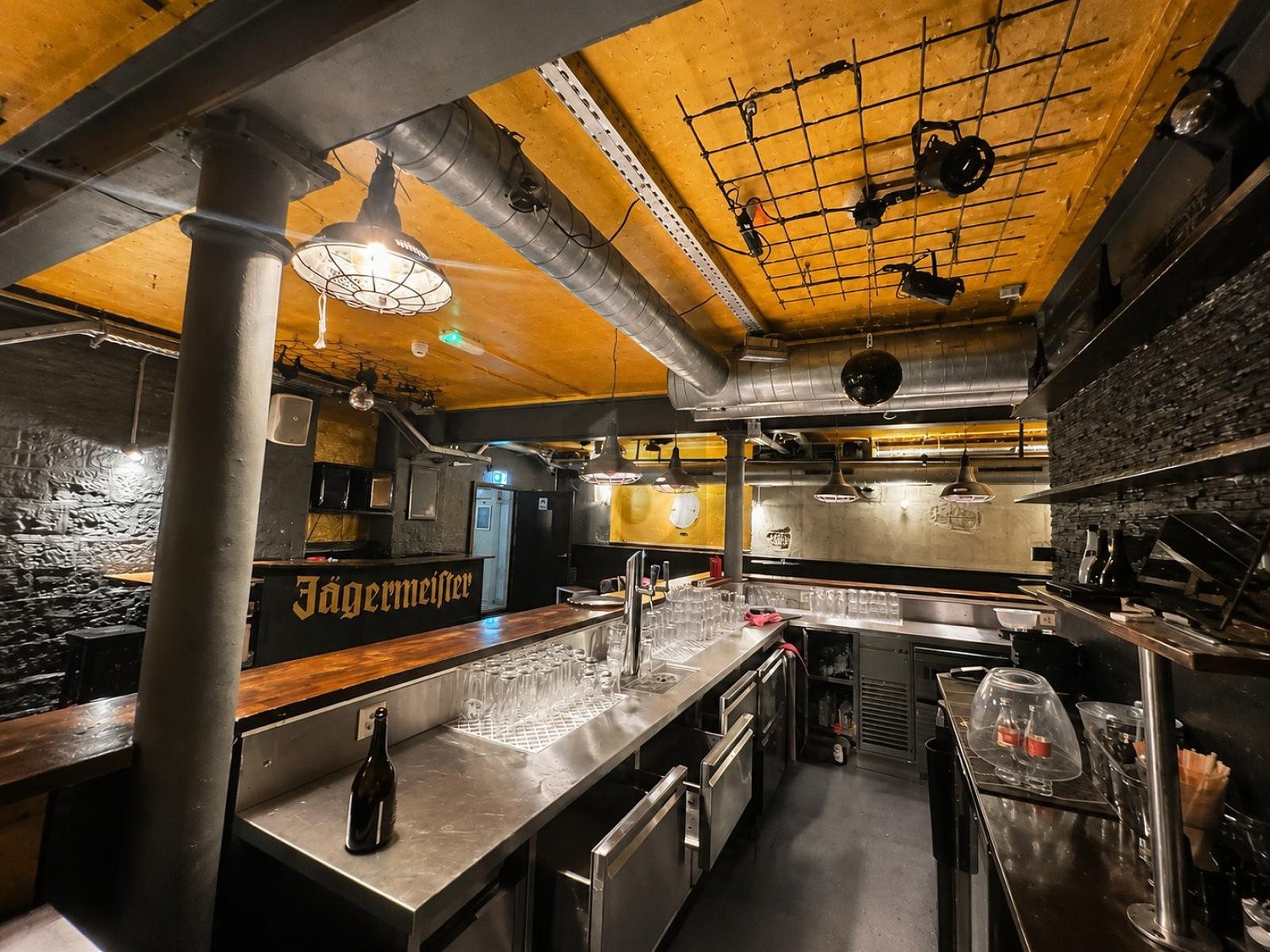 180m² restaurant, photo 1 of 4