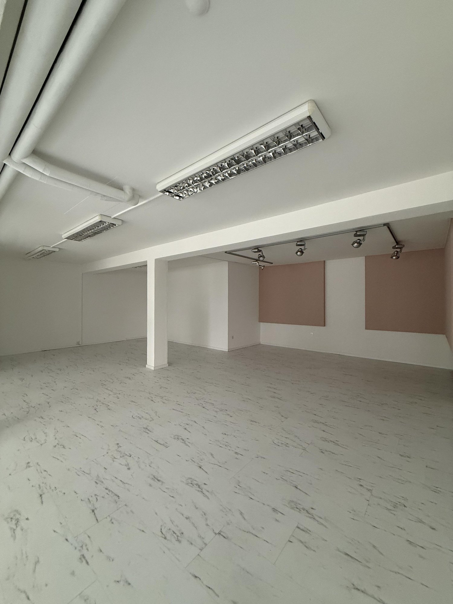 176m² shop