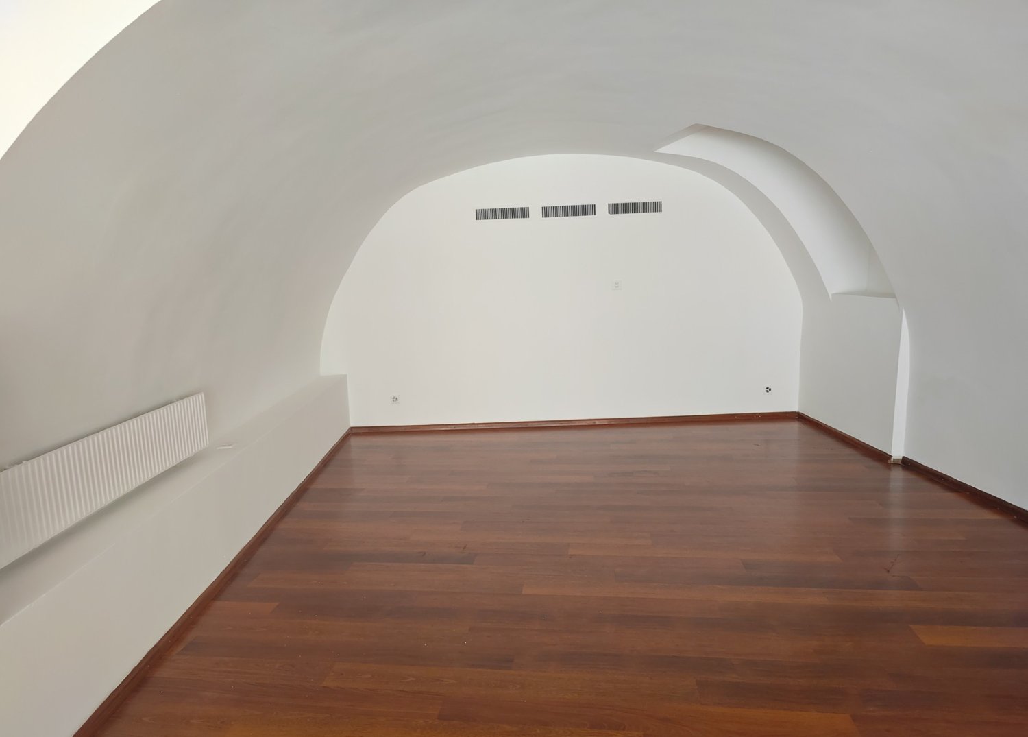 118m² department store, photo 2 of 6
