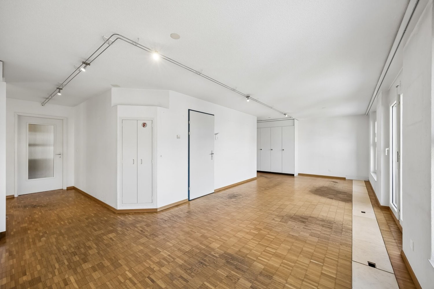 359m² commercial, photo 3 of 10