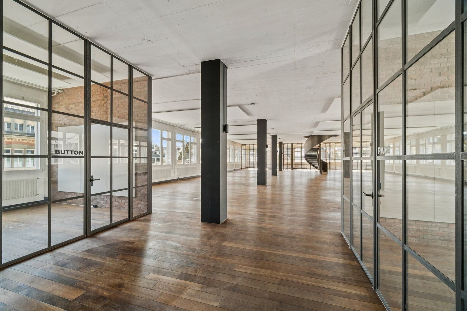 257m² office, photo 3 of 4