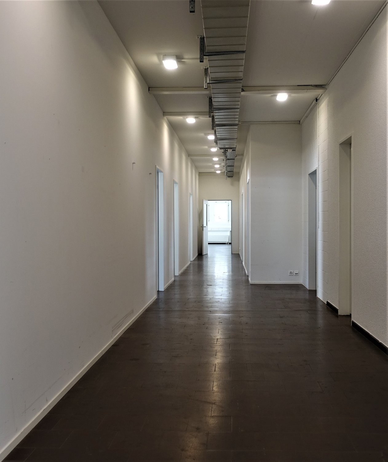367m² office, photo 3 of 10