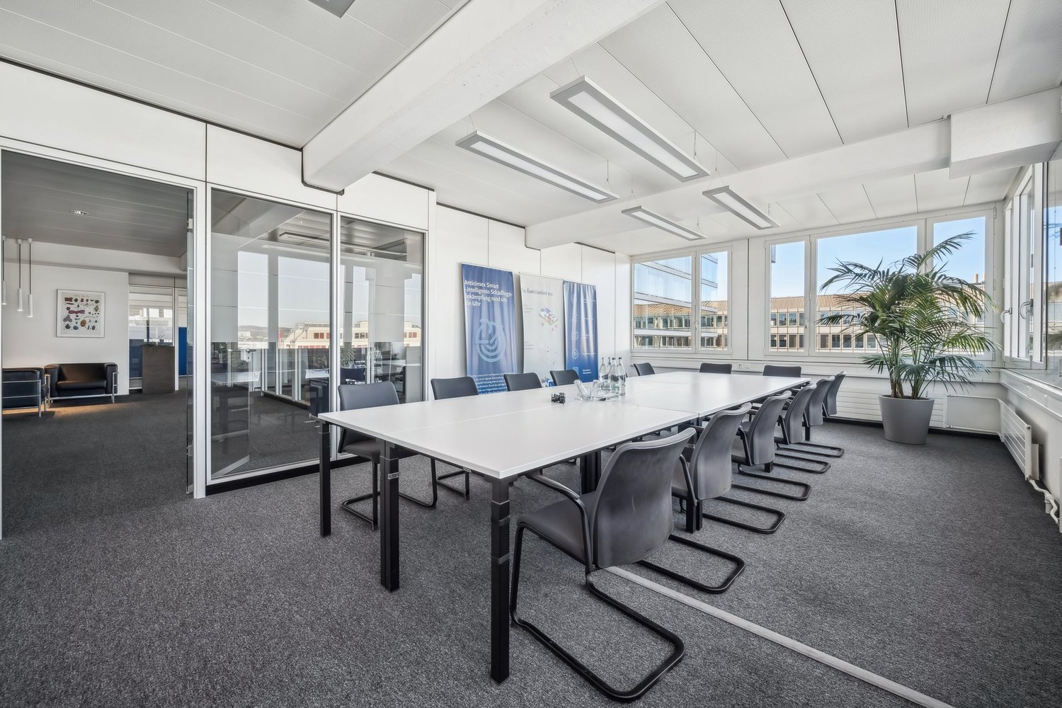 405m² office