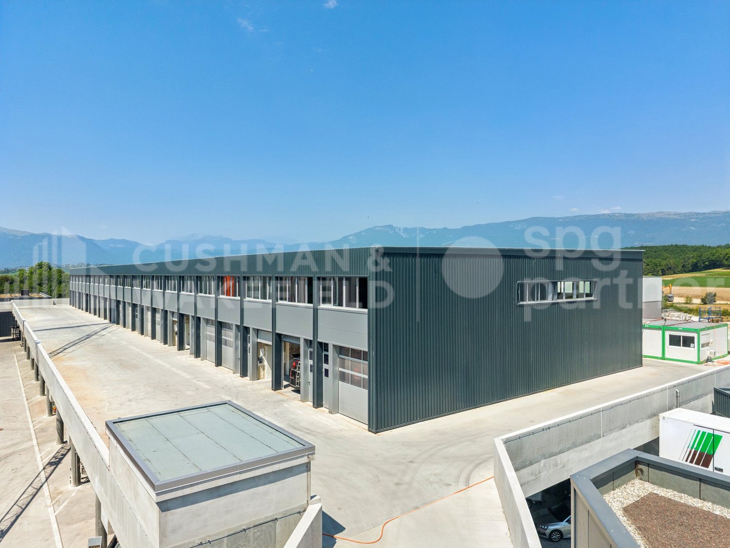 230m² workshop, photo 4 of 10