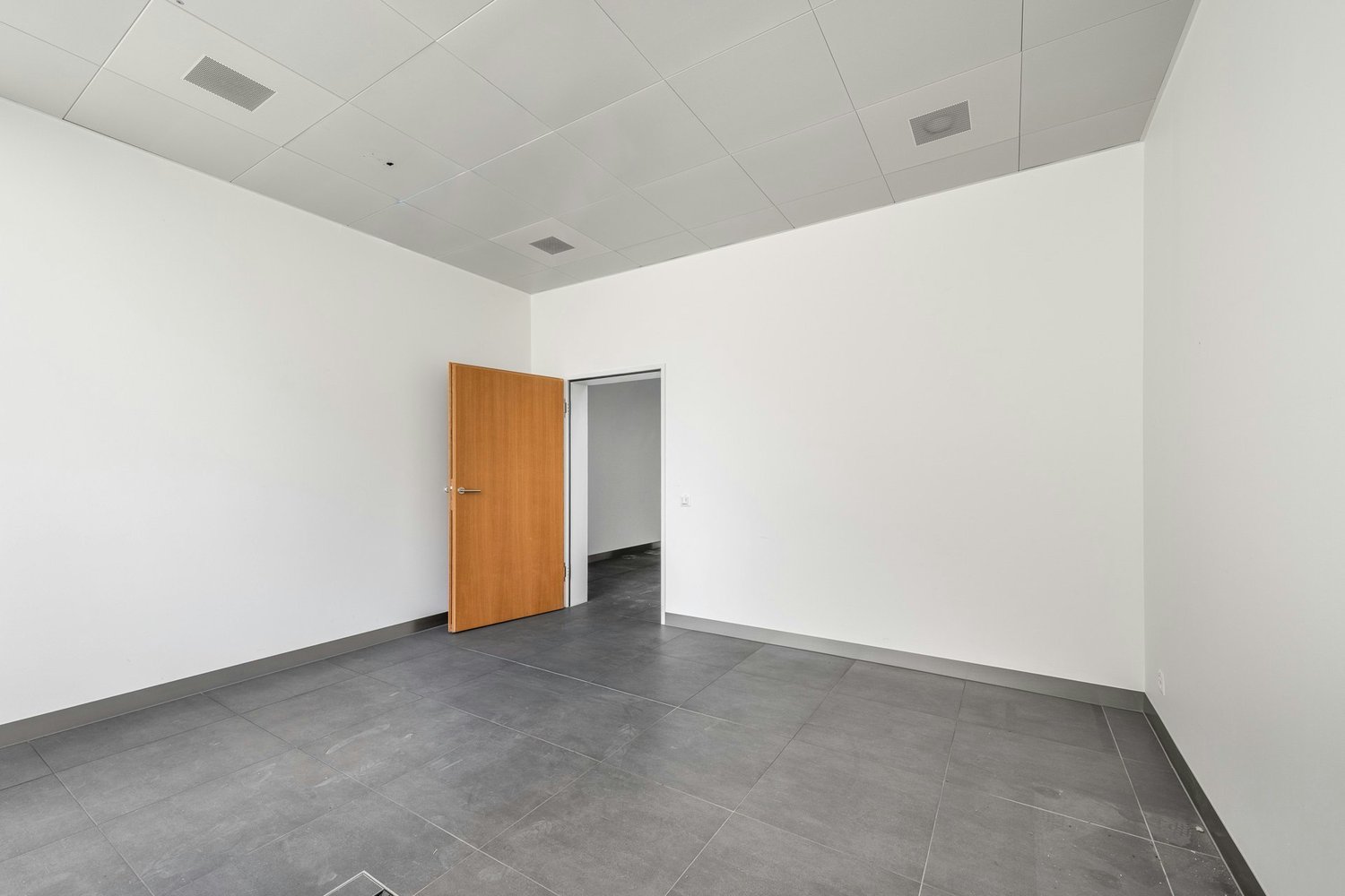 154m² commercial, photo 9 of 10