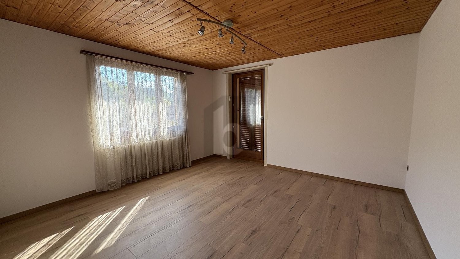 8 ½ rooms single house