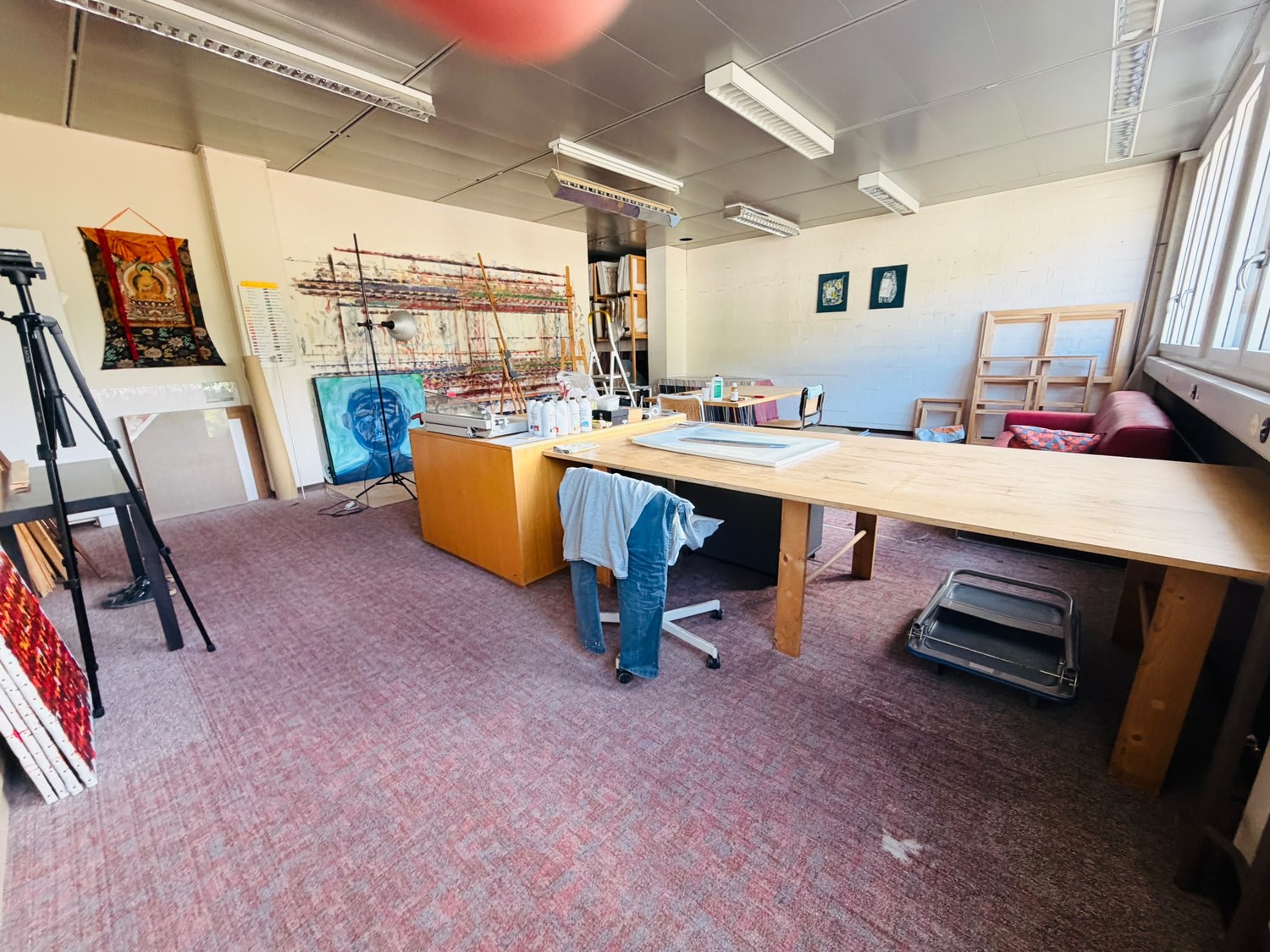 54m² commercial
description":"54sqm atelier or office space in a group of 3, shared coffee corner, kitchenette, internet. Parking spaces can be organized. Move-in by agreement. Regarding service charges, only electricity is added.", photo 4 of 6