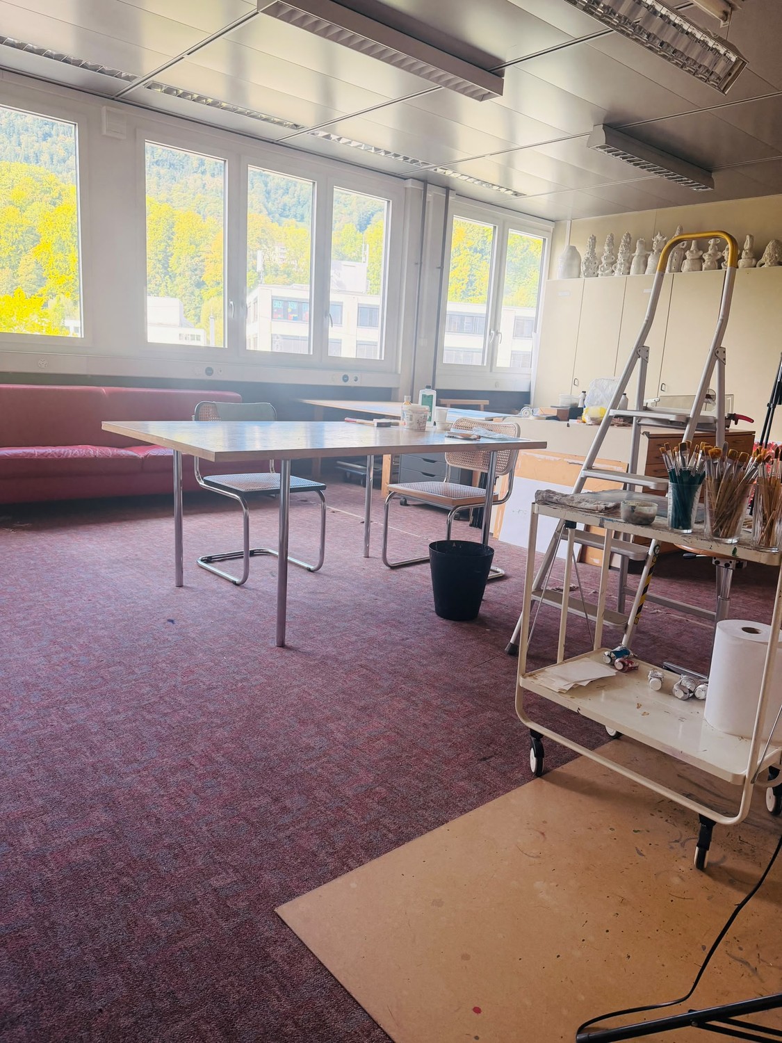 54m² commercial
description":"54sqm atelier or office space in a group of 3, shared coffee corner, kitchenette, internet. Parking spaces can be organized. Move-in by agreement. Regarding service charges, only electricity is added.", photo 2 of 6