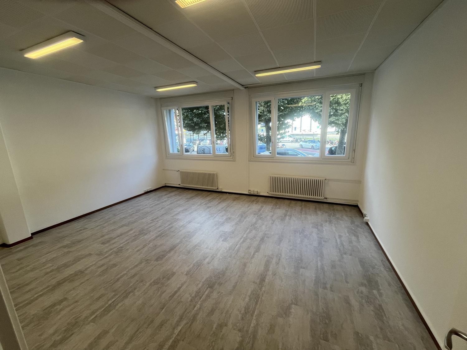 Office, photo 1 of 5