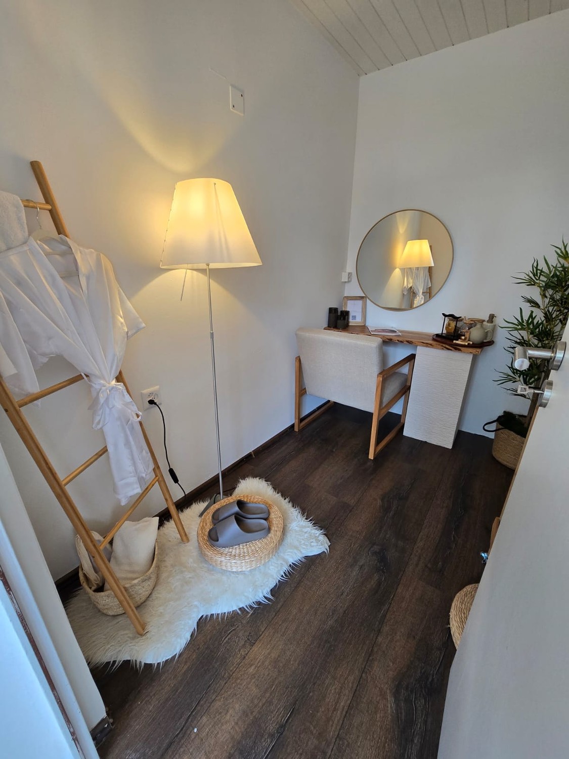 Office, photo 4 of 10