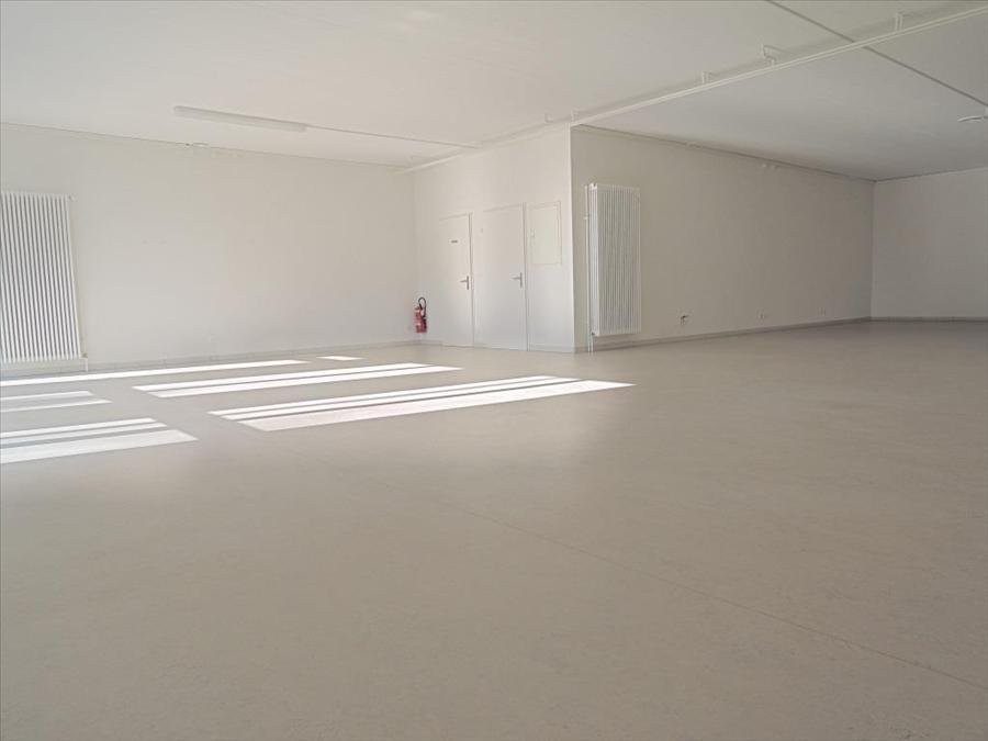 100m² shop, photo 3 of 9