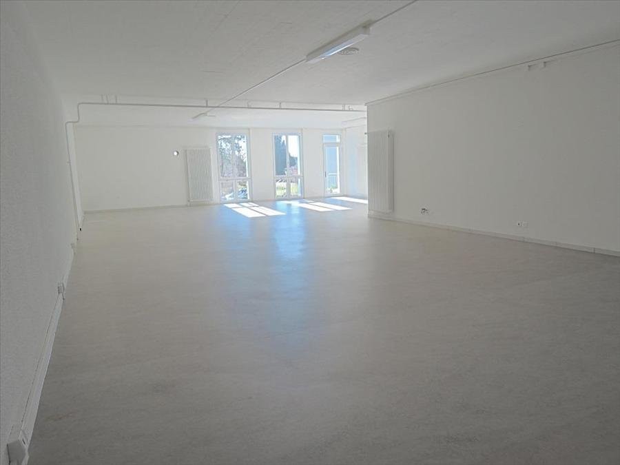 100m² shop, photo 1 of 9