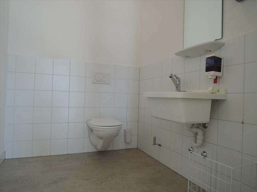 100m² shop, photo 7 of 9