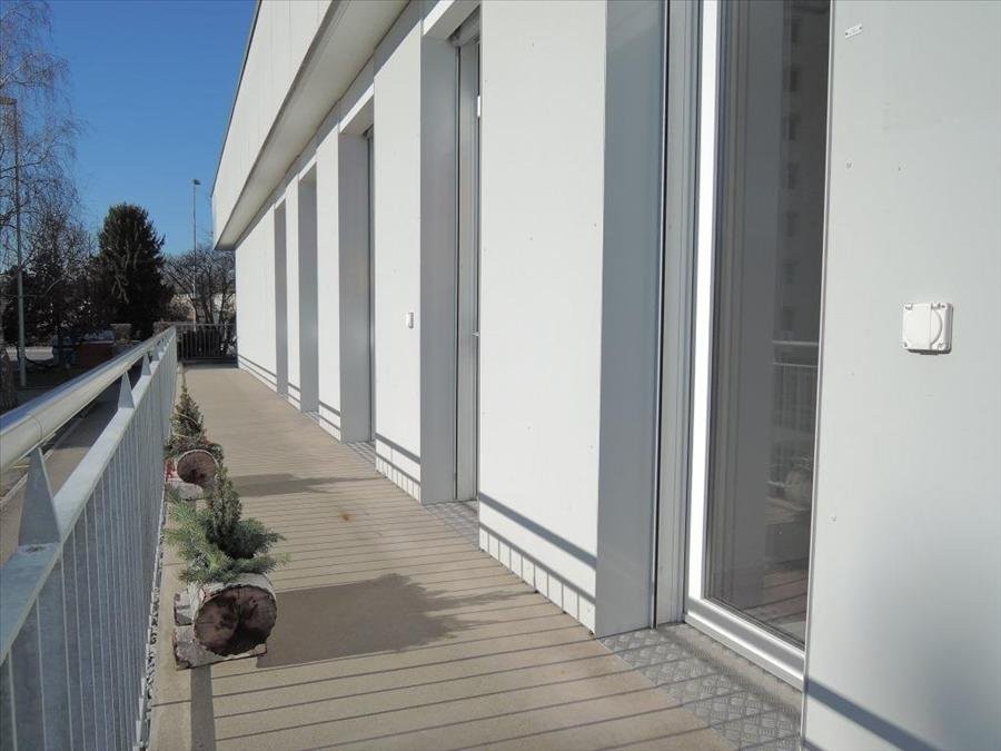100m² shop, photo 2 of 9