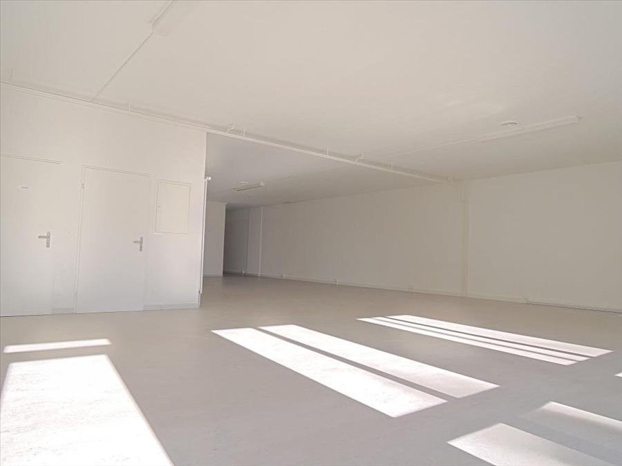 100m² shop, photo 6 of 9