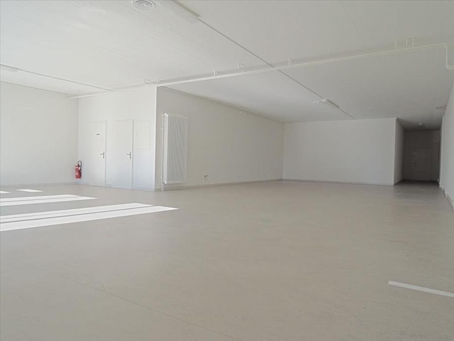 100m² shop, photo 4 of 9