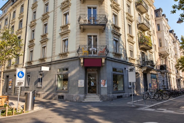 120m² shop