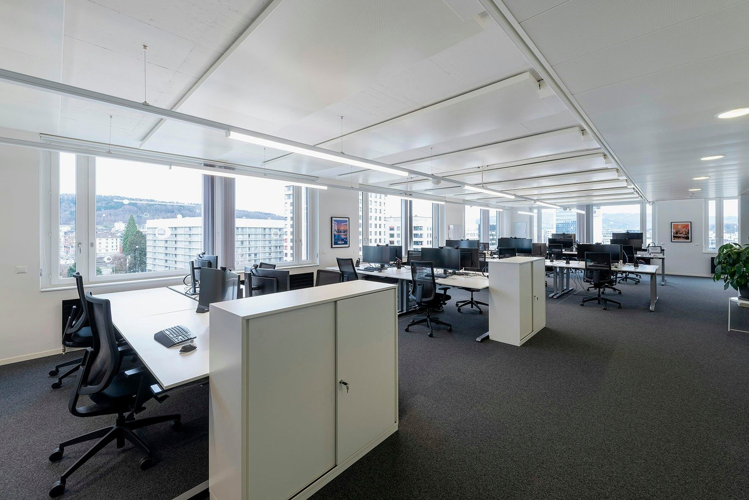 1278m² office