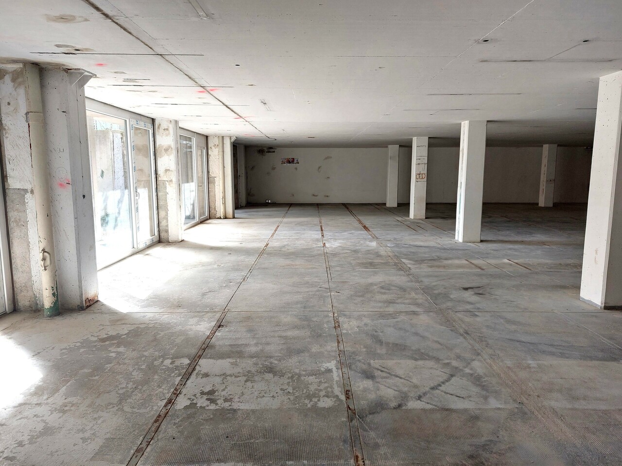 150m² atelier, photo 2 of 4