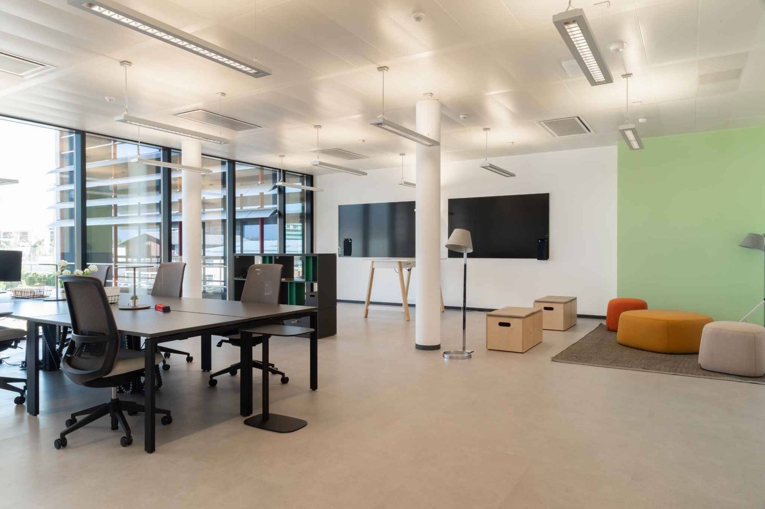 708m² office, photo 3 of 10