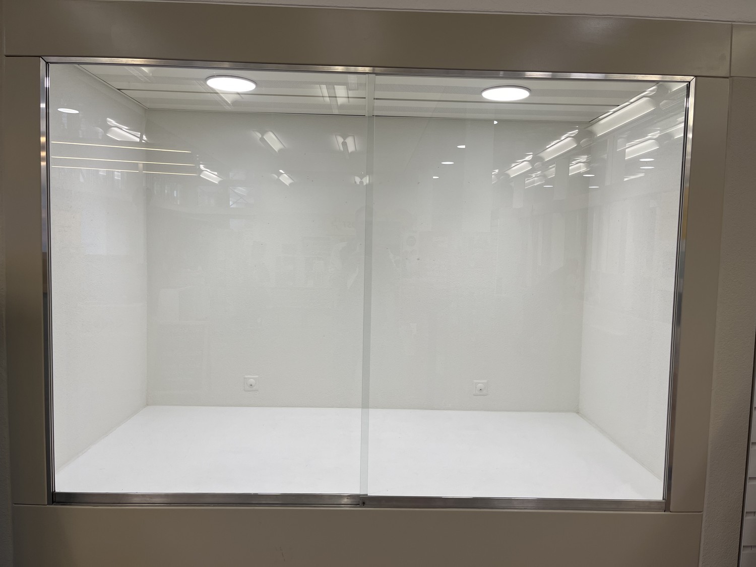 2m² advertising area