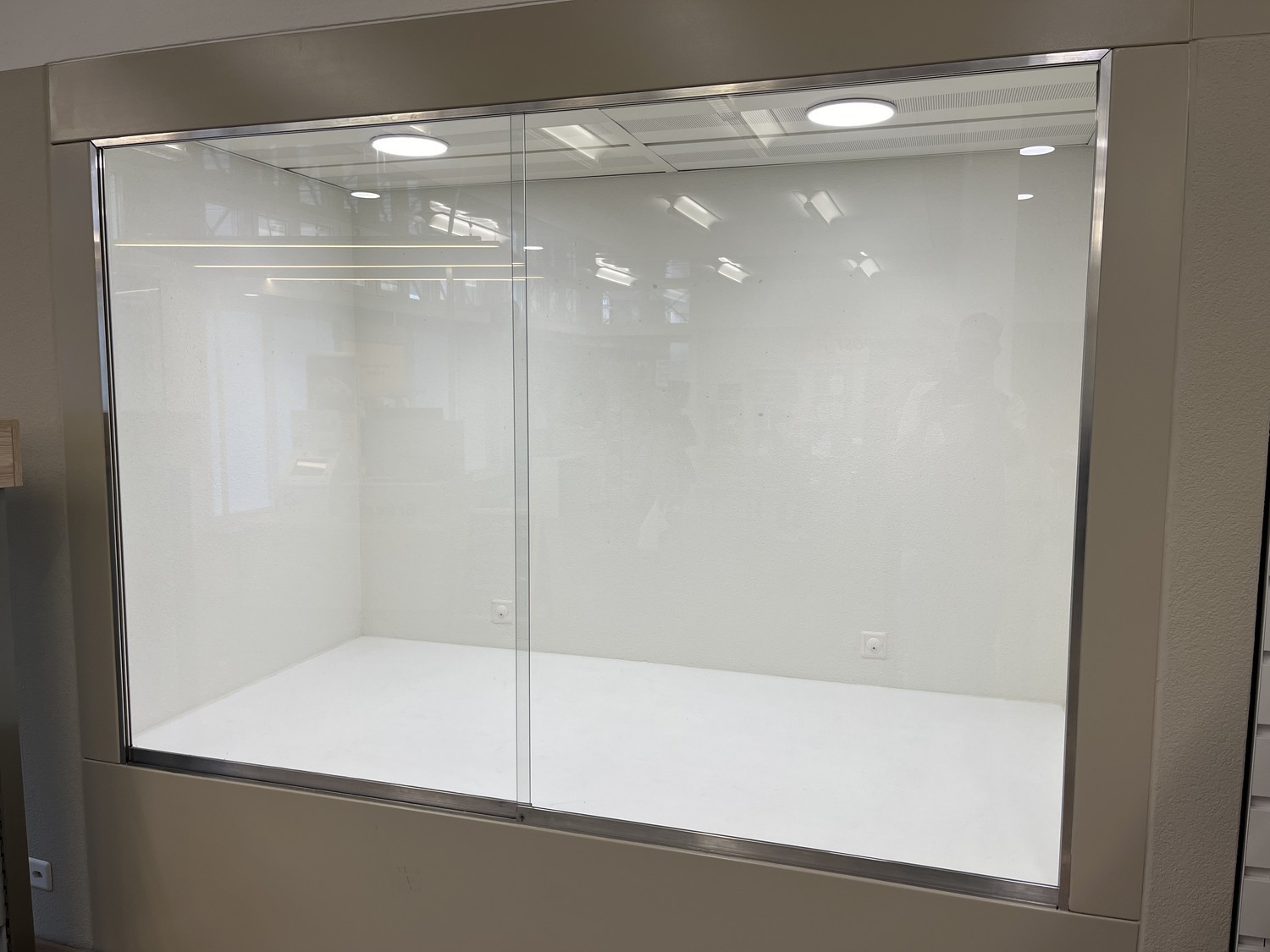 2m² advertising area