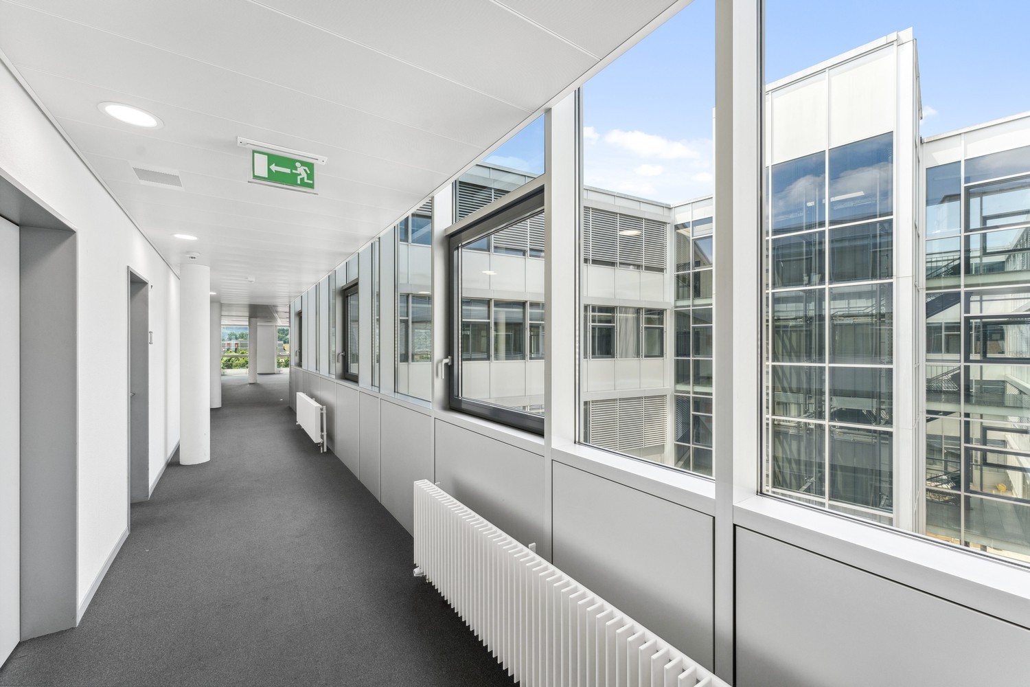 403m² office