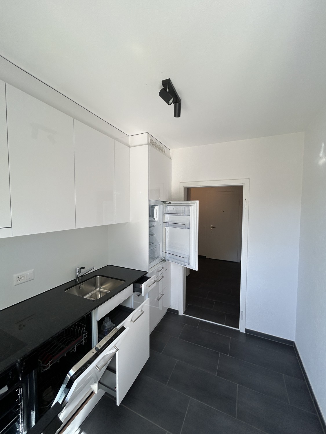 2 rooms apartment, photo 2 of 9