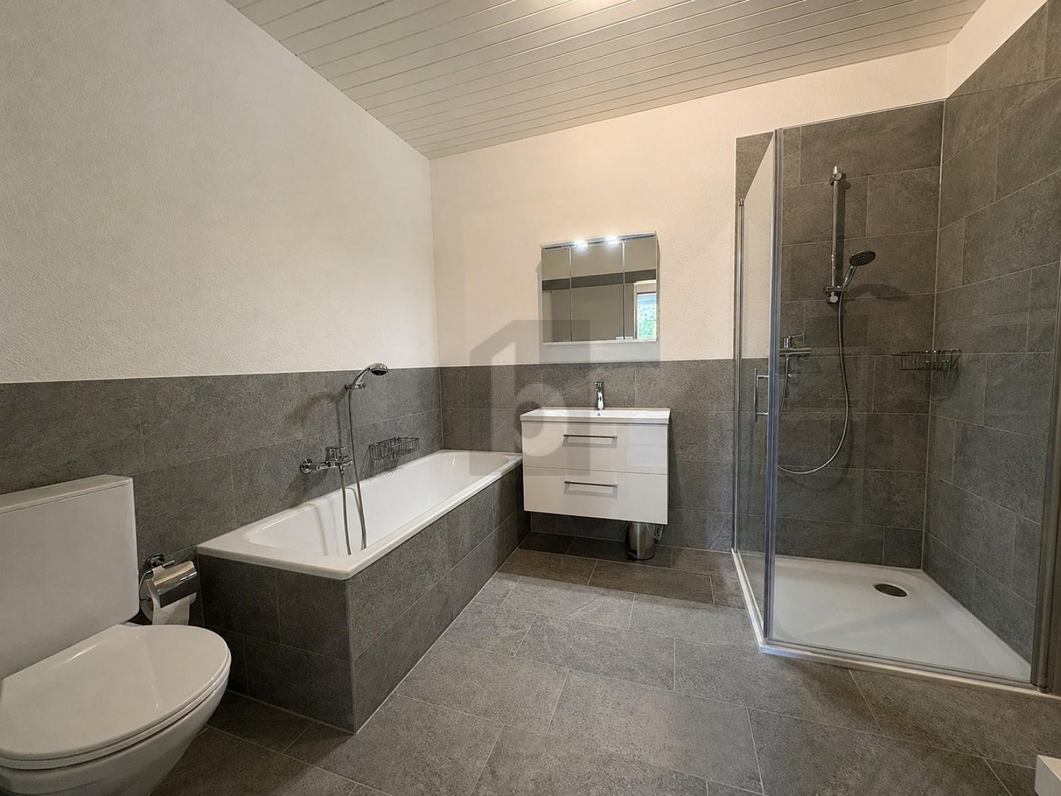8 rooms farm house, photo 4 of 4