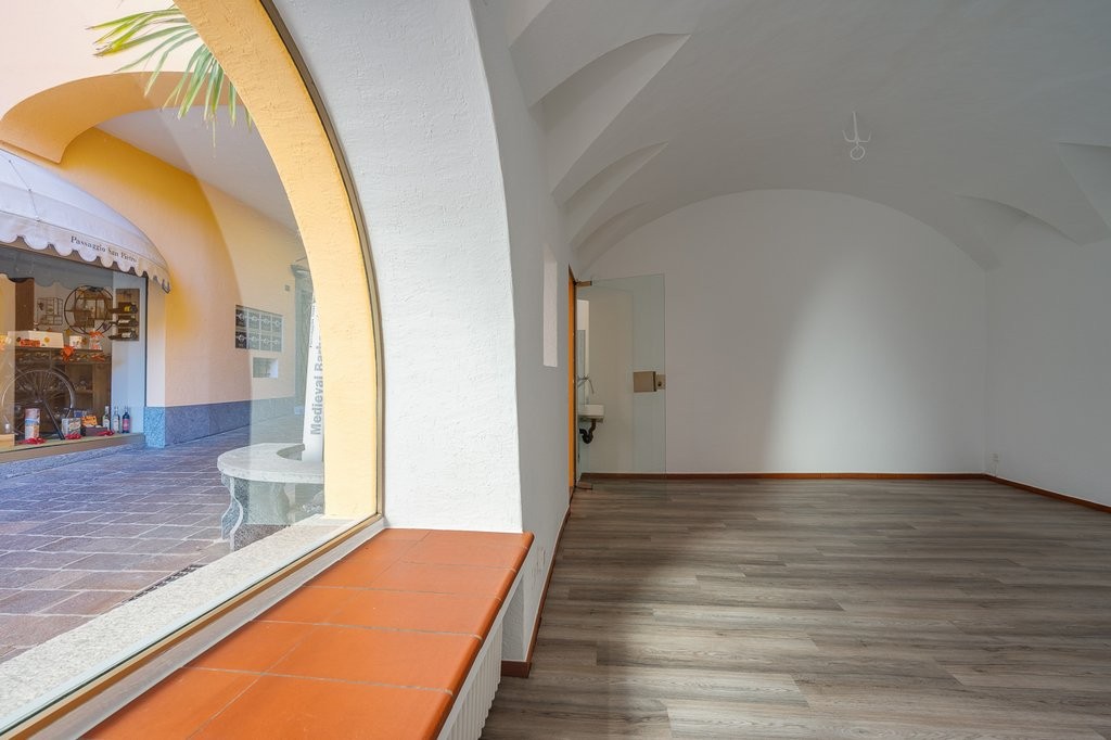 30m² commercial, photo 7 of 9