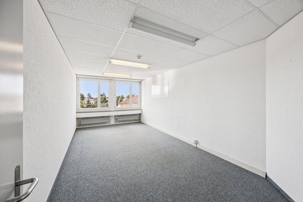 332m² office, photo 5 of 10