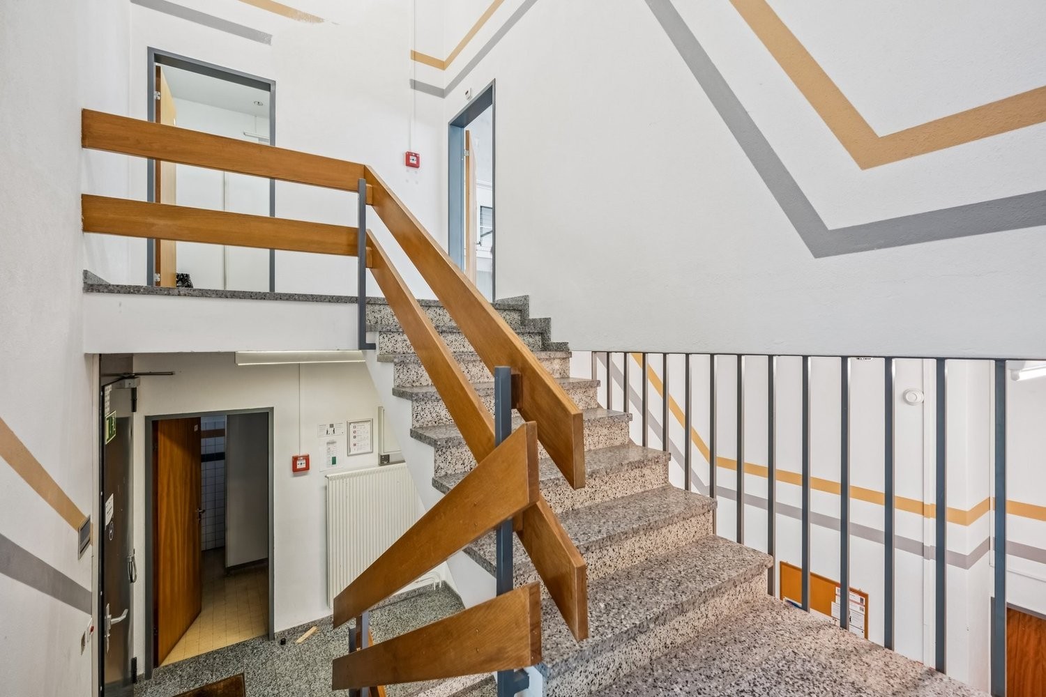 242m² commercial, photo 4 of 10