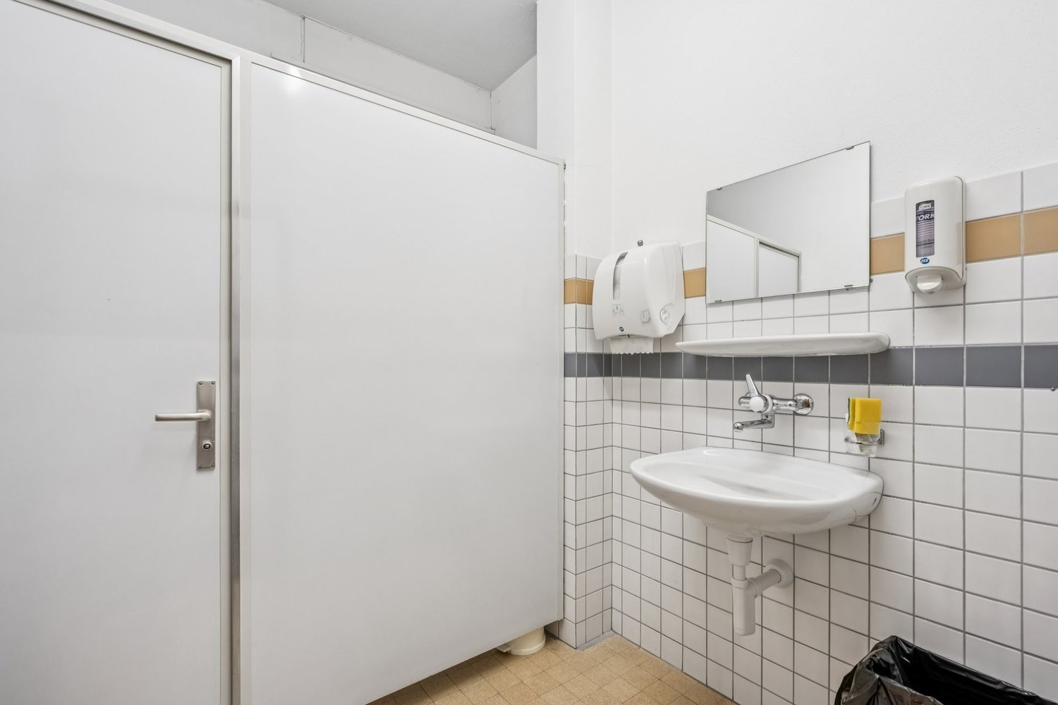 242m² commercial, photo 3 of 10